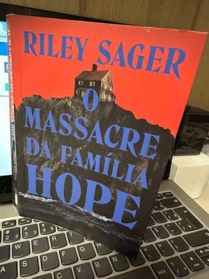 O massacre da família Hope./Riley Sager- editora Intrinseca